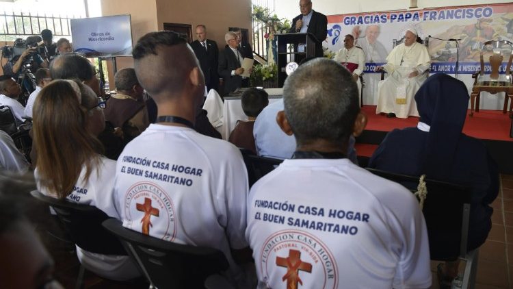 ĐTC cảm ơn các tu sĩ và giáo dân giúp đỡ những người bị nhiễm HIV và SIDA