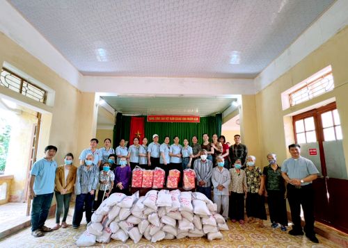 Caritas giáo xứ Mạo Khê thăm và tặng quà cho các bệnh nhân phong nhân dịp Tết Trung Thu 2022